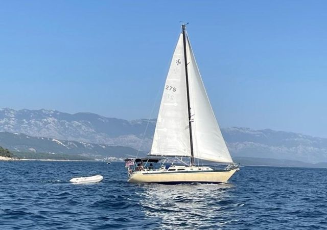 Islander 36 Tall rig 1976