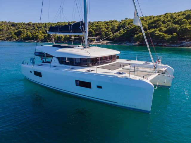 Lagoon 42 (3 cabins) 2021