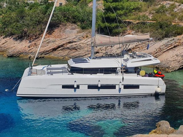 Dufour Catamarans 48 2019