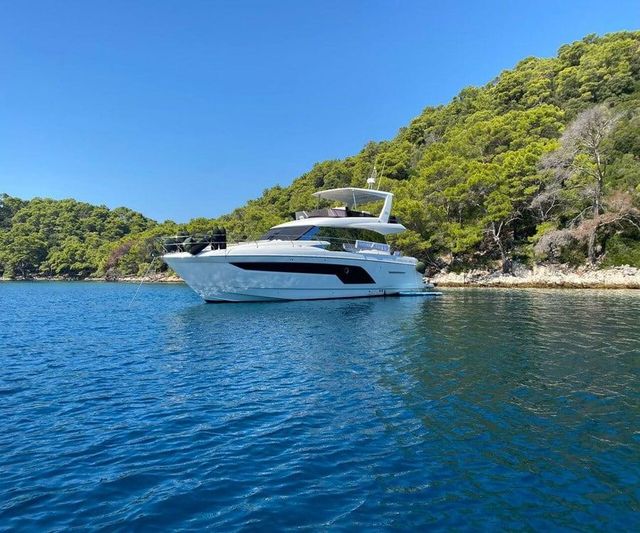 Prestige 590 Fly 2022