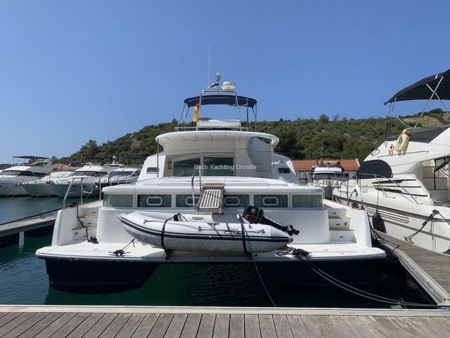 Lagoon Powercat 43 2005
