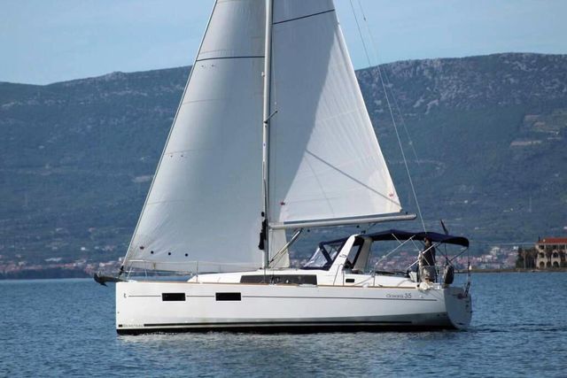 Beneteau Oceanis 35 2016