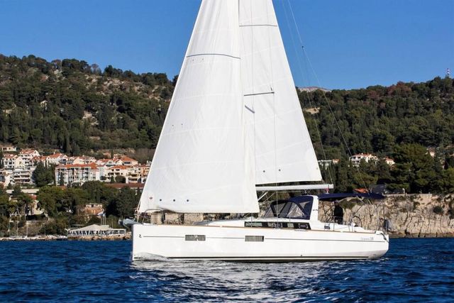 Beneteau Oceanis 38 2016